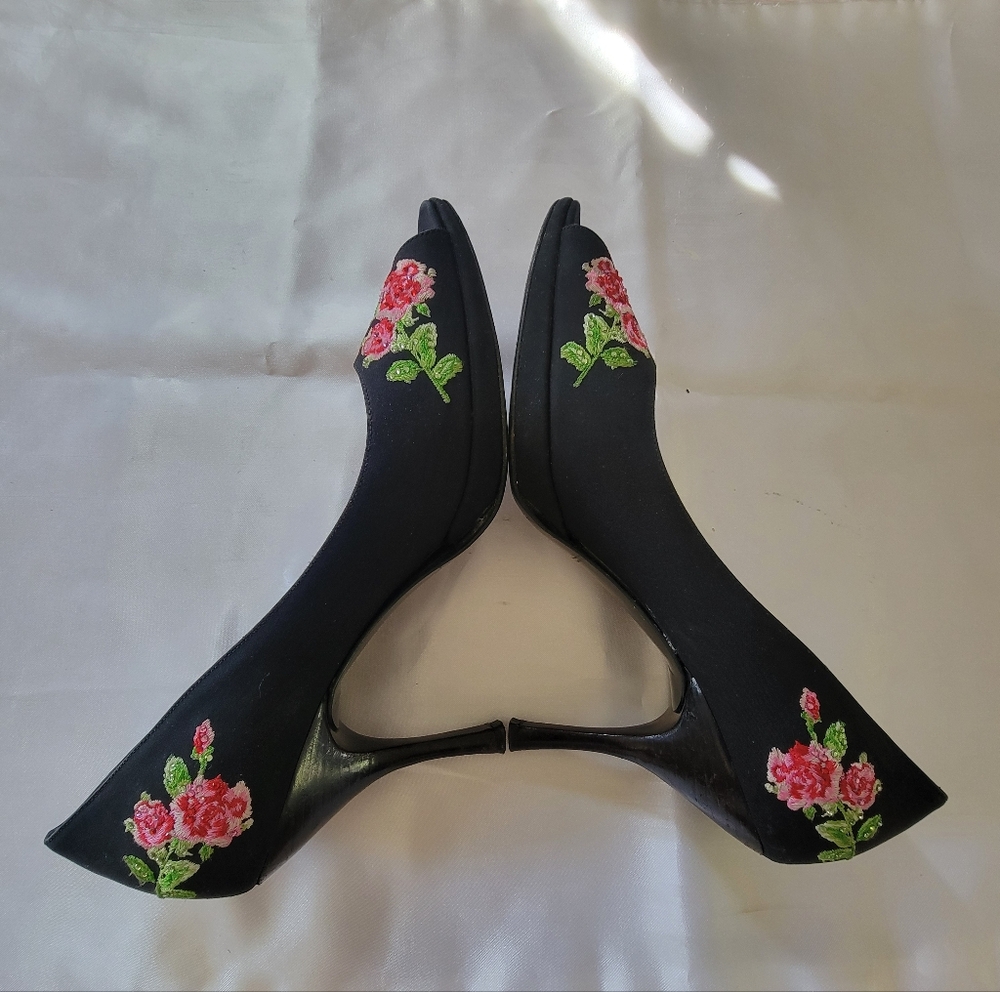 MOSCHINO "Ricamo" Peep Toe Heels With Embroidery Detail